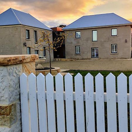 Bed and Breakfast Triabunna Barracks Экстерьер фото